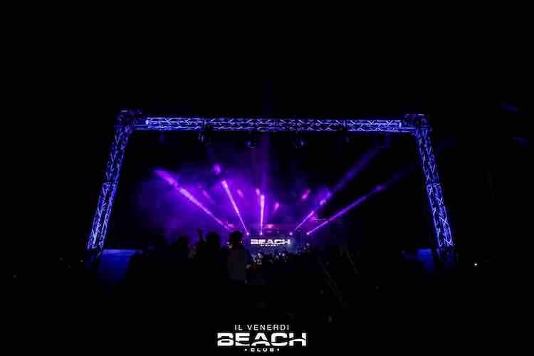 beach-club-venerdi-hiphop-discoteca-estate-2021