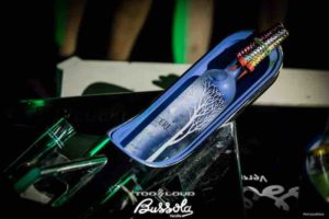 bussola-club-versilia-giovedi-2021-belvedere-vodka-tavolo